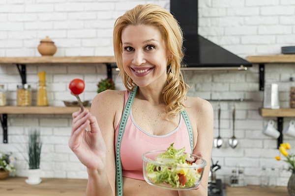blond-woman-kitchen (2)